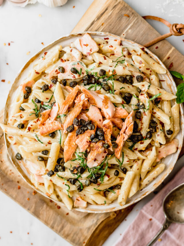 Salmon pasta with fried capers