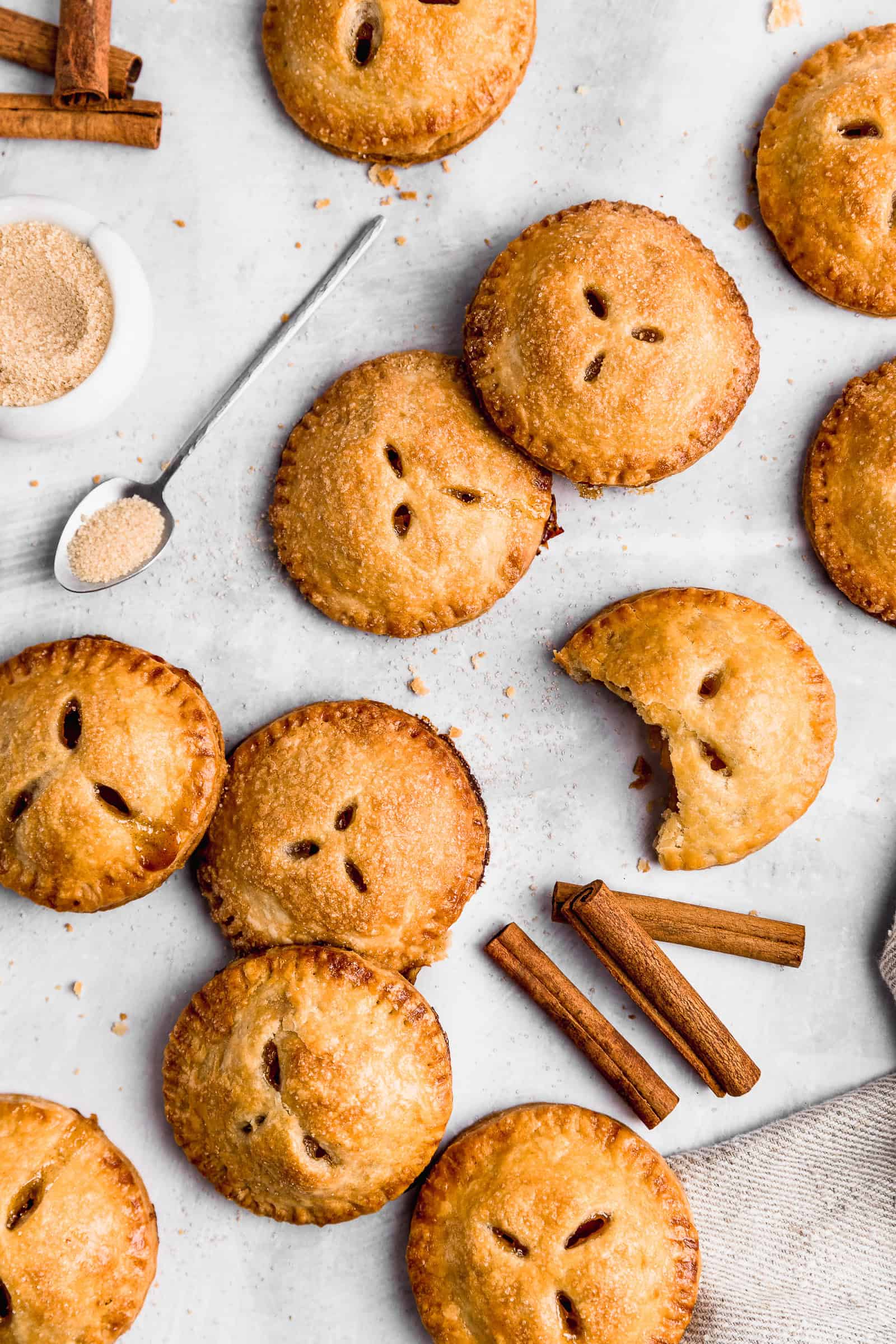 https://cravingsjournal.com/wp-content/uploads/2023/05/mini-apple-pies-3.jpg?utm_source=chatgpt.com